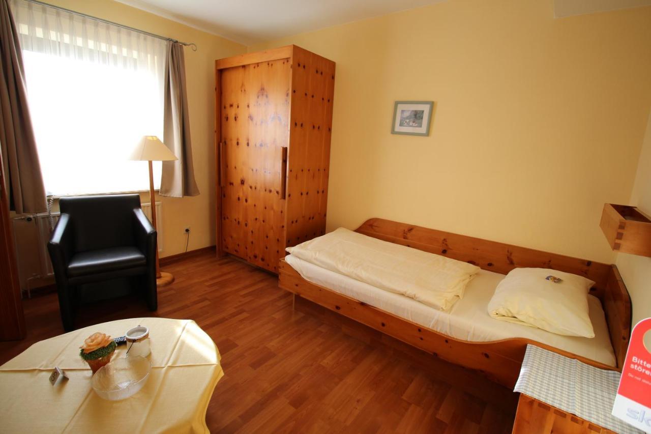 Hotel Garni Zur Post Utersum Exterior foto